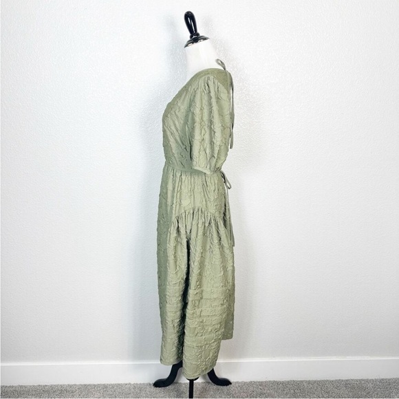 Moon River Olive Textured Midi Dress - Picture 6 of 11